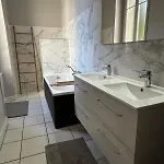 Apartment De Charme En Plein Centre Avec Spacieux Garage Prive