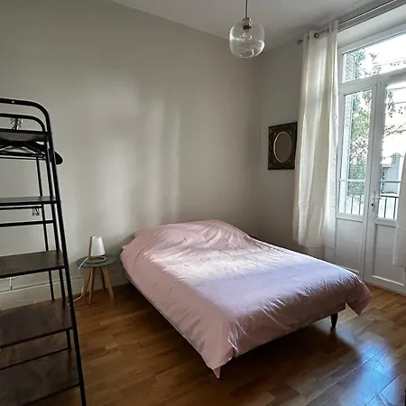 Apartment De Charme En Plein Centre Avec Spacieux Garage Prive