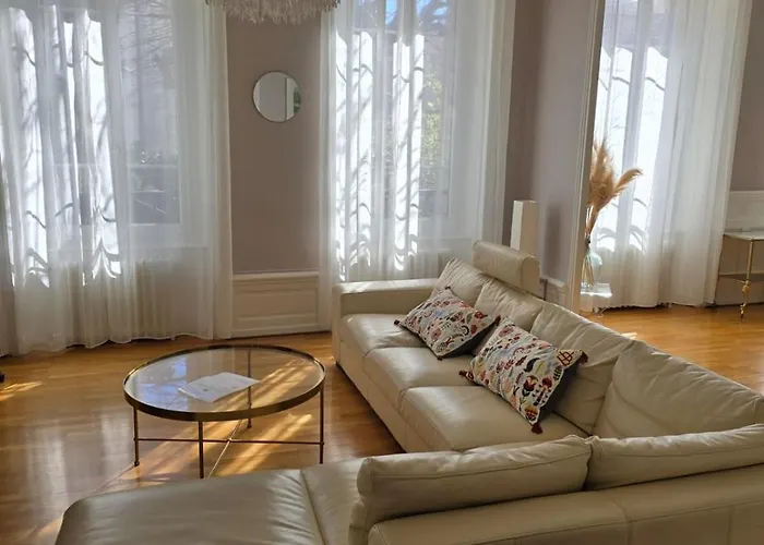 Apartment De Charme En Plein Centre Avec Spacieux Garage Prive *