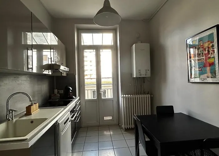 De Charme En Plein Centre Avec Spacieux Garage Privé * Clermont-Ferrand