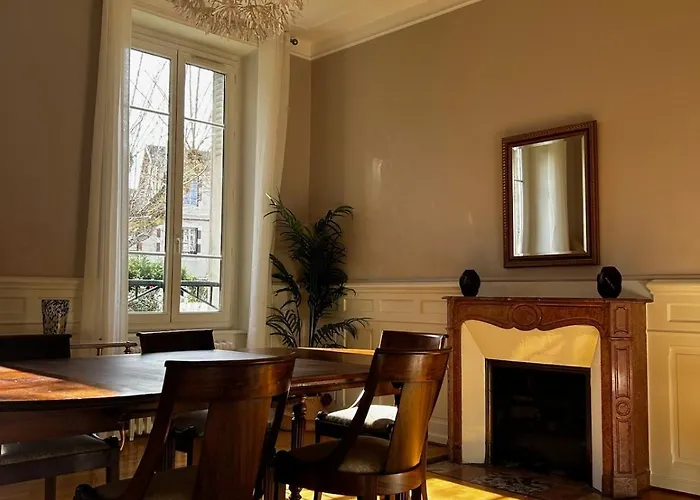 De Charme En Plein Centre Avec Spacieux Garage Privé *