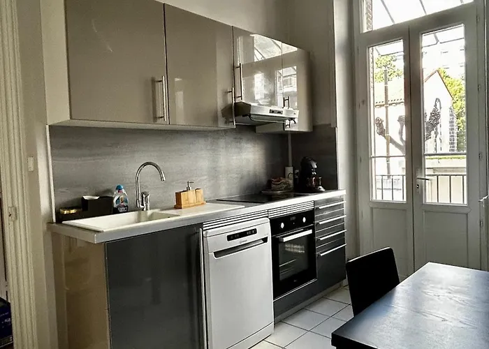 De Charme En Plein Centre Avec Spacieux Garage Privé