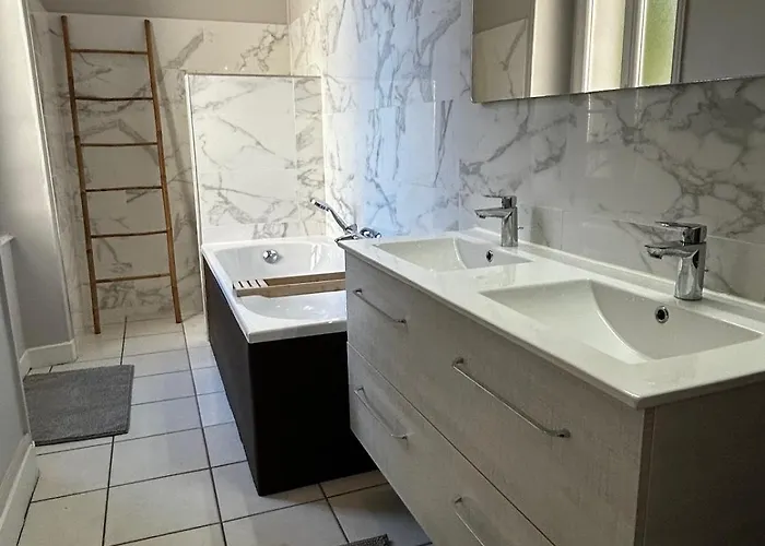 Apartamento De Charme En Plein Centre Avec Spacieux Garage Privé